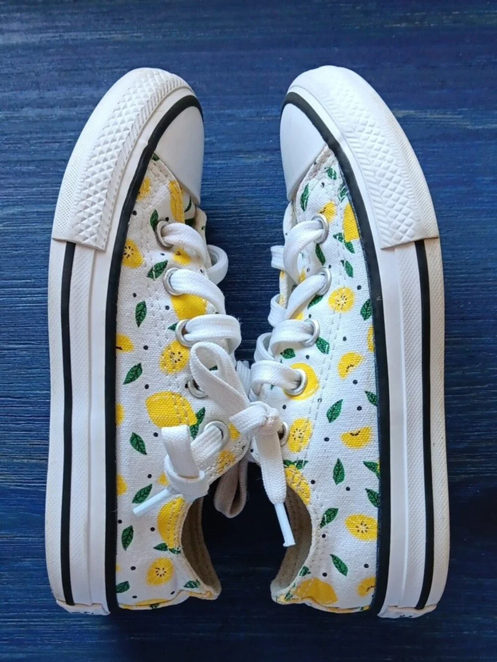 Converse Chuck Taylor Low Top Sneakers in Lemon Print Canvas, Kuds Size 11